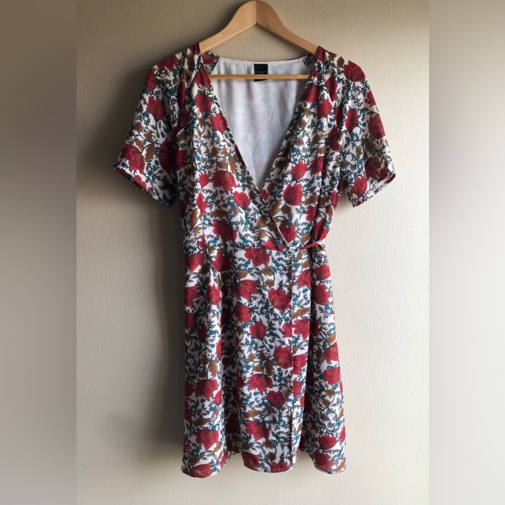 Ethereal Women’s Floral Mid Wrap Dress Size Large